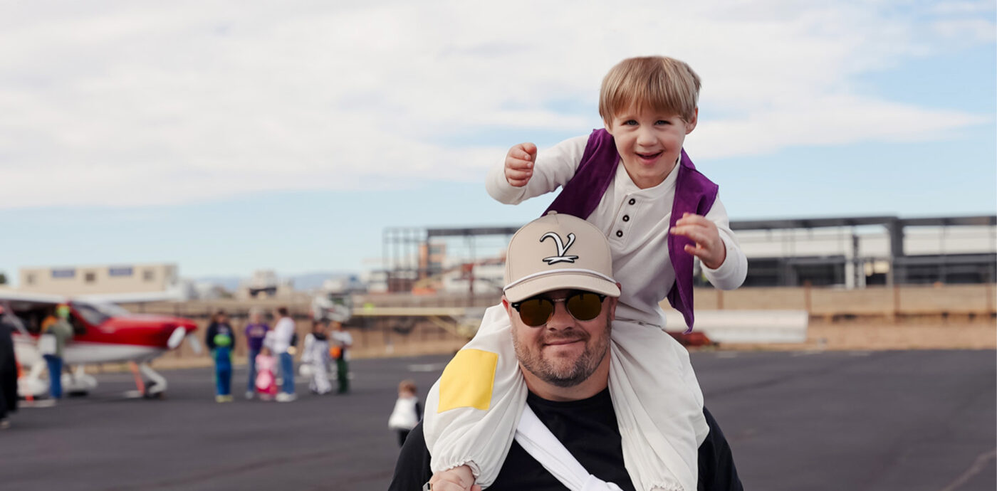 Little Wings: Plane Spotting