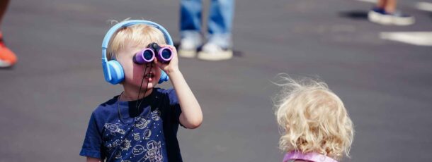 Little Wings: Plane Spotting