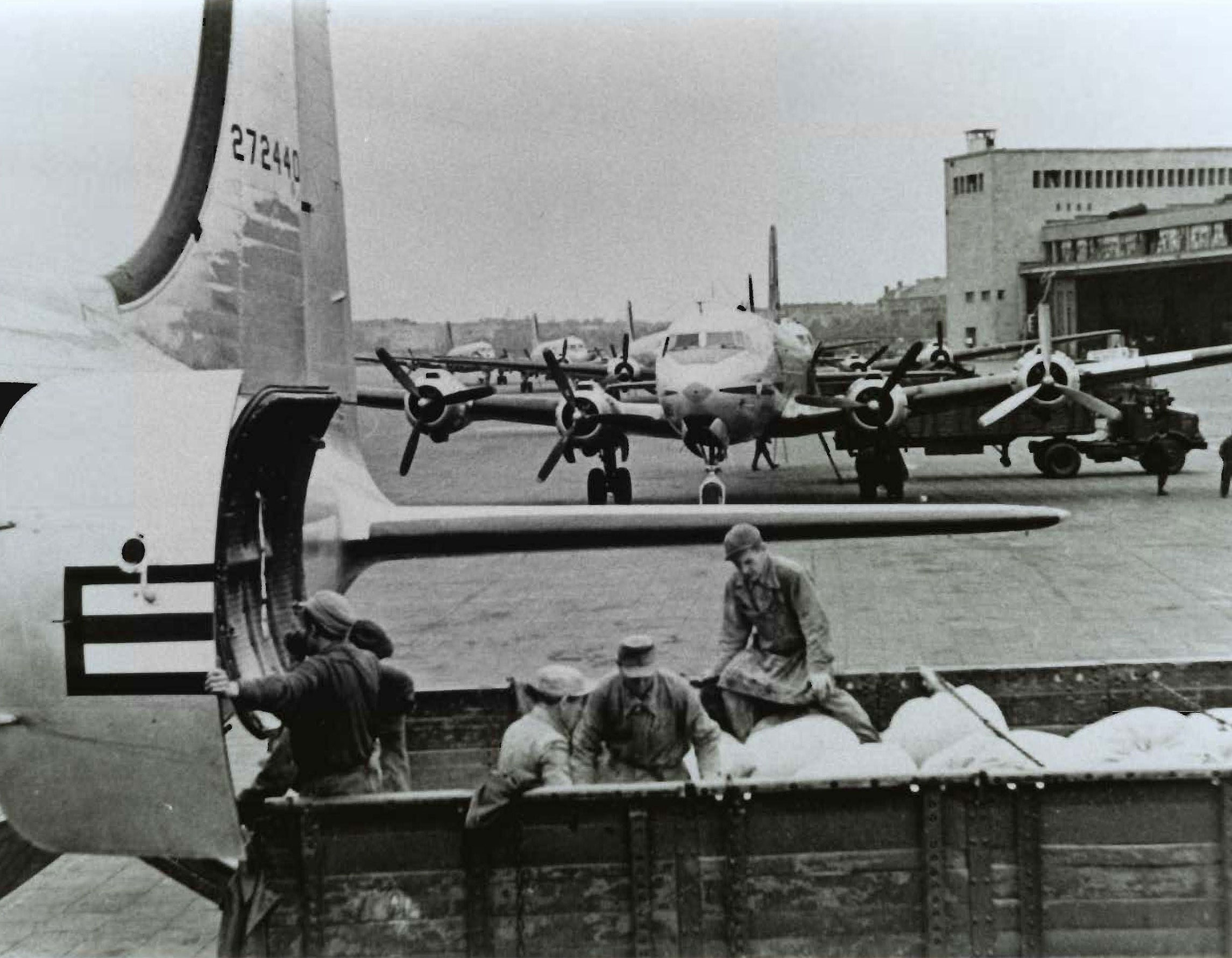 Historical image of men loading up airplanes for the Berlin Airlift